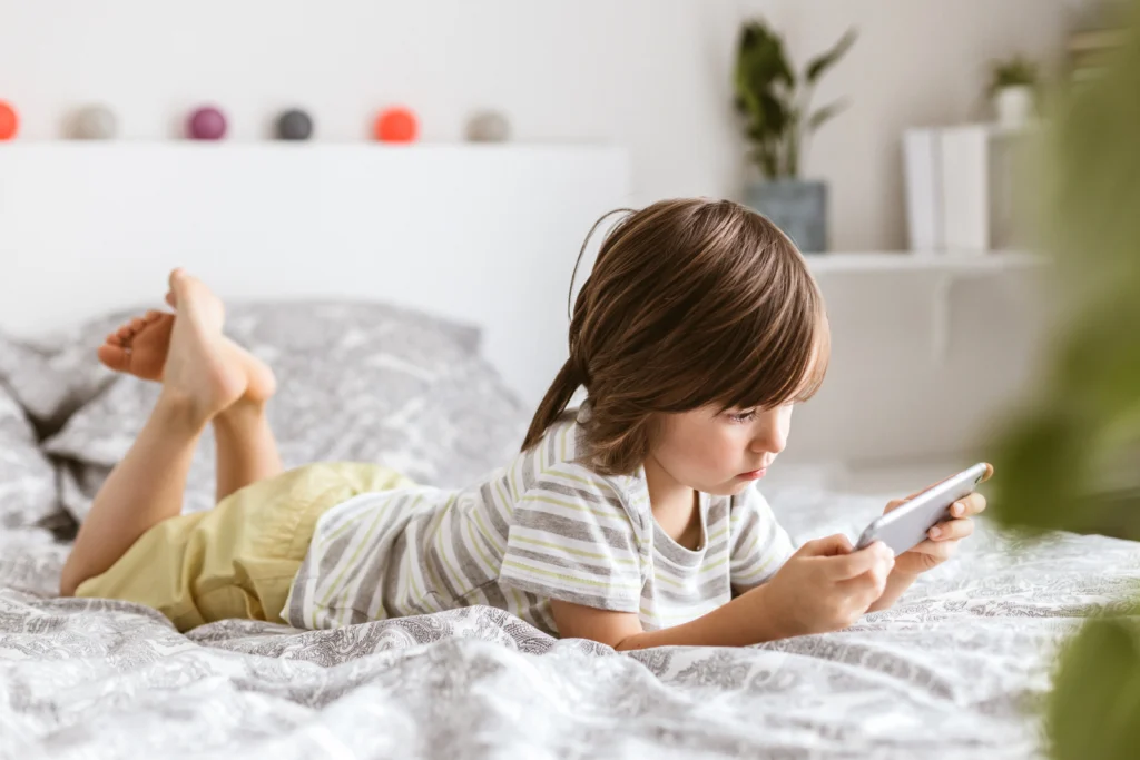 Early Smartphone Use Risks: What Parents Must Know