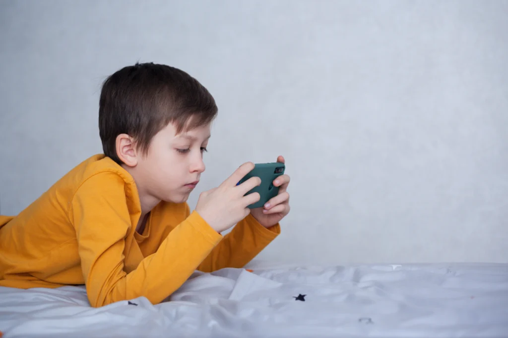 Early Smartphone Use: Risks Before Age 12