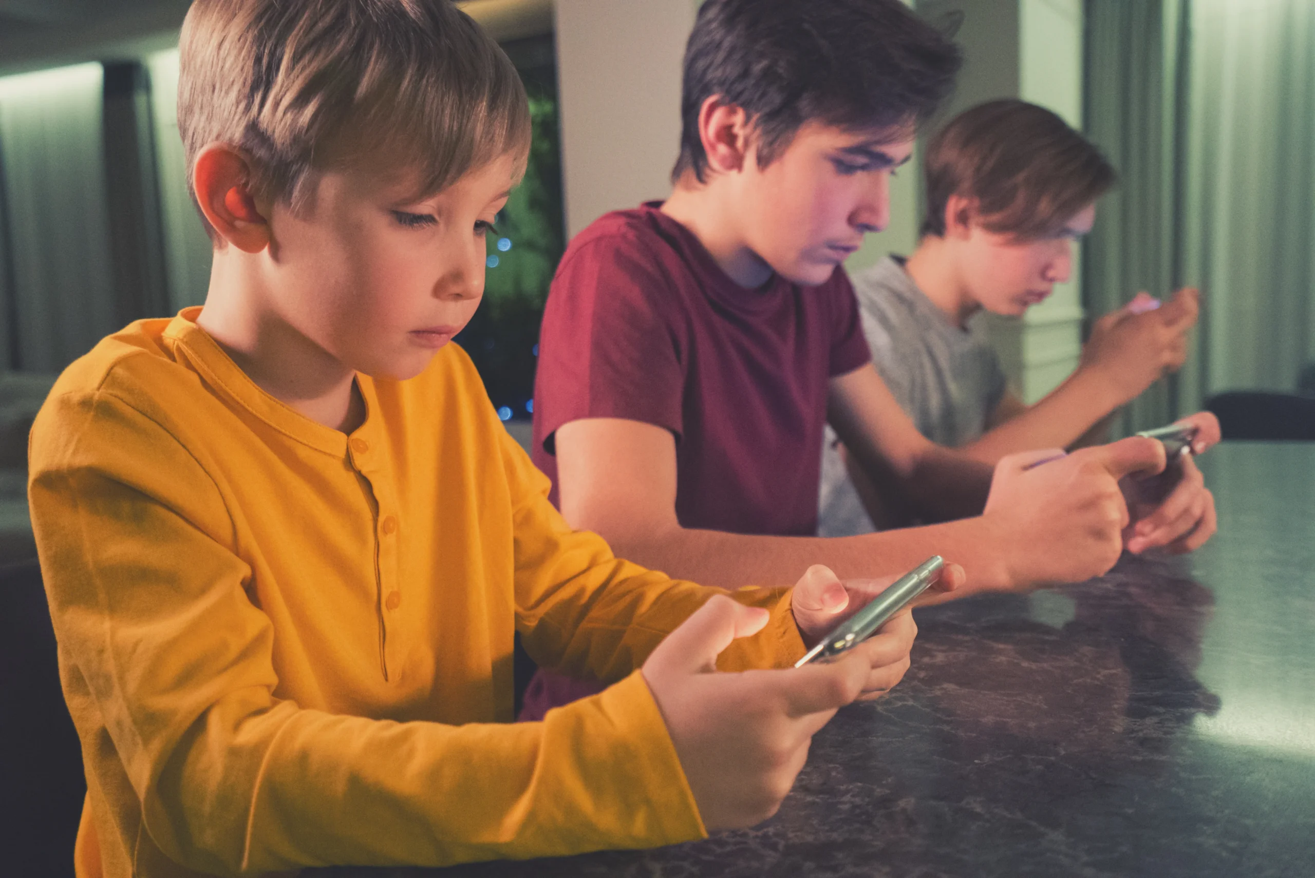 Early Smartphone Use: Risks Before Age 12